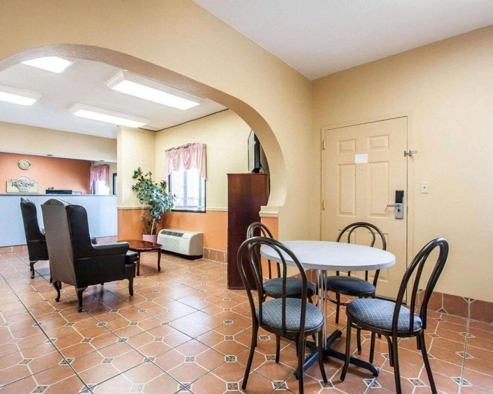 Econo Lodge Inn & Suites I-20, Exit 73 Tuscaloosa Dış mekan fotoğraf