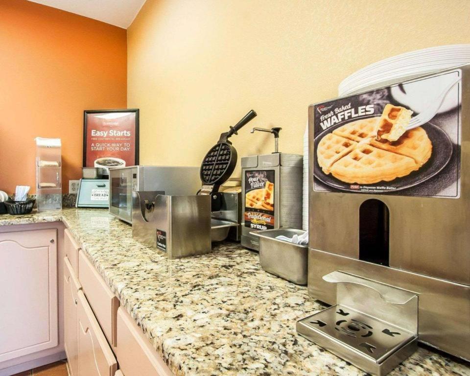Econo Lodge Inn & Suites I-20, Exit 73 Tuscaloosa Dış mekan fotoğraf