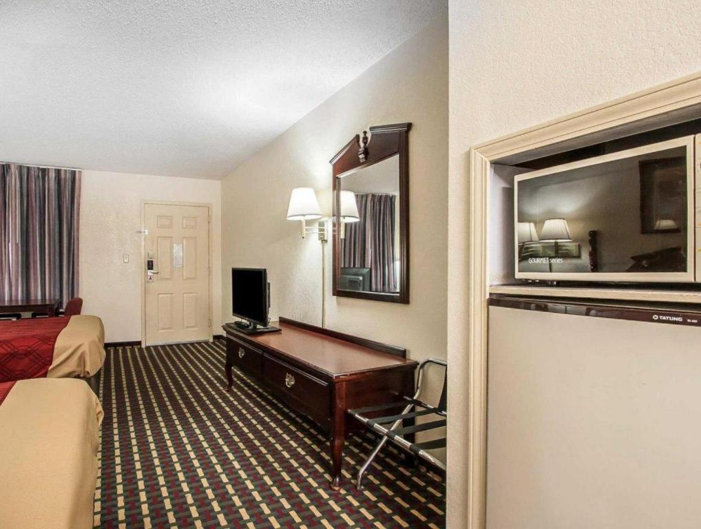 Econo Lodge Inn & Suites I-20, Exit 73 Tuscaloosa Dış mekan fotoğraf